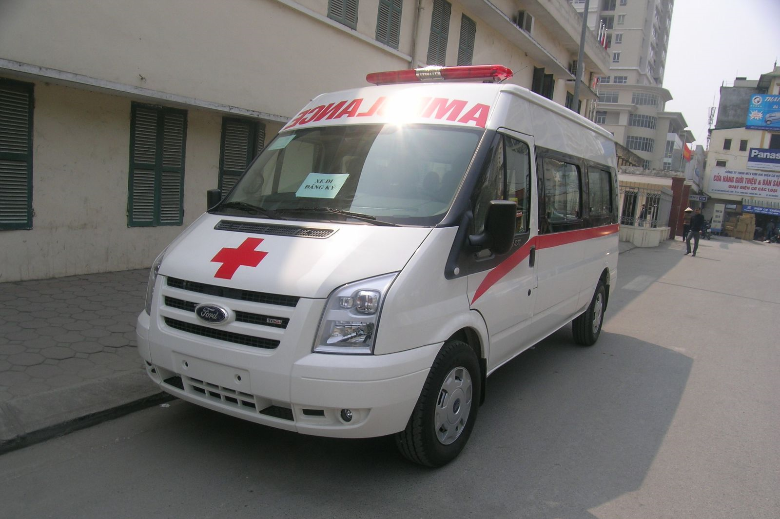 Xe cứu thương Ford Transit