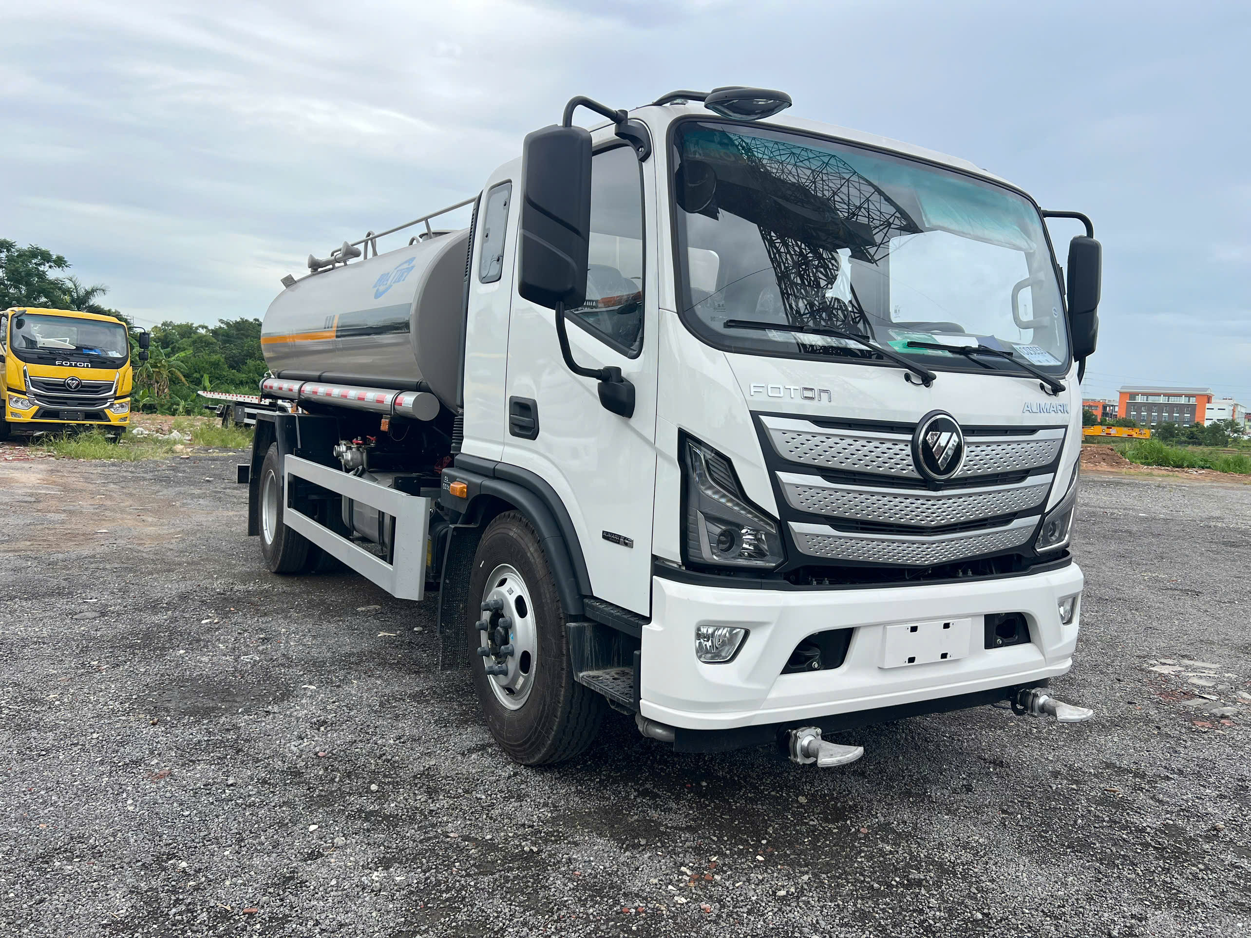 Xe Foton Aumark bồn tưới nước rửa đường 9.5 khối 4 máy